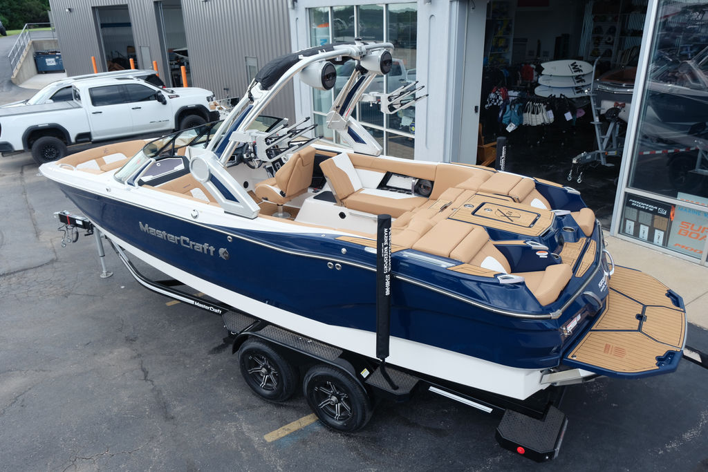 2023 MasterCraft X24  NEW DEALER DEMO HUGE DISCOUNT CALL!! Icon