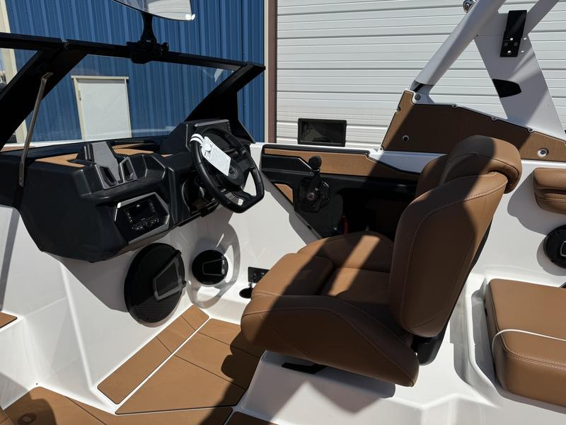 2025 Axis T250