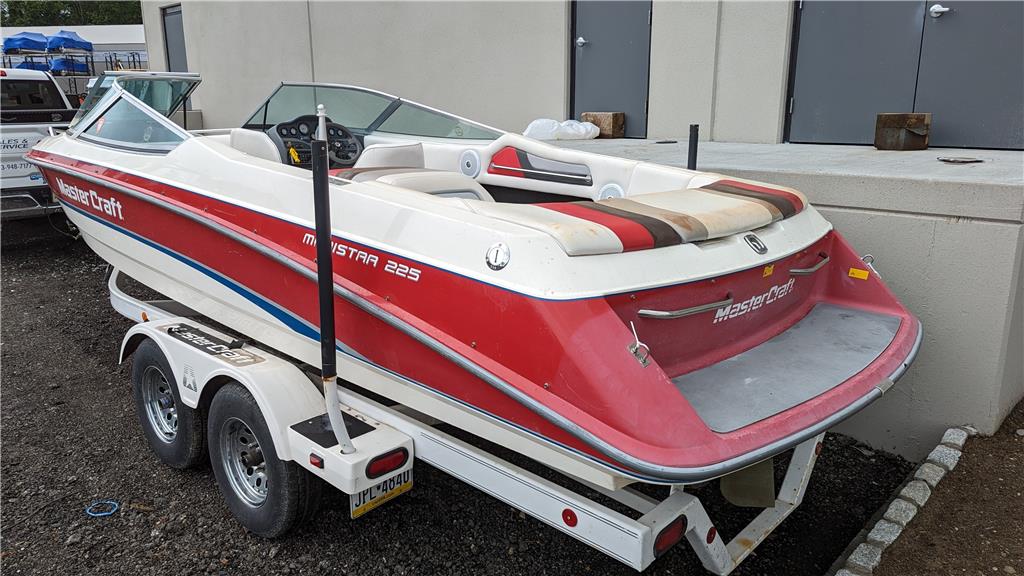 1993 MasterCraft Maristar 225