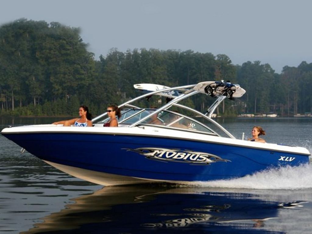 2004 MOOMBA Mobius XLV
