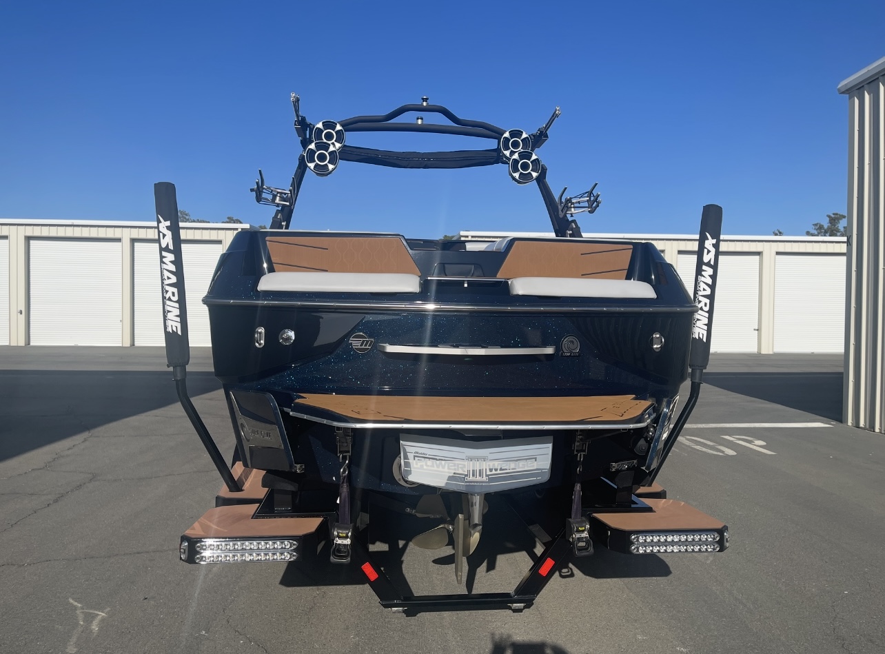 2021 Malibu M220