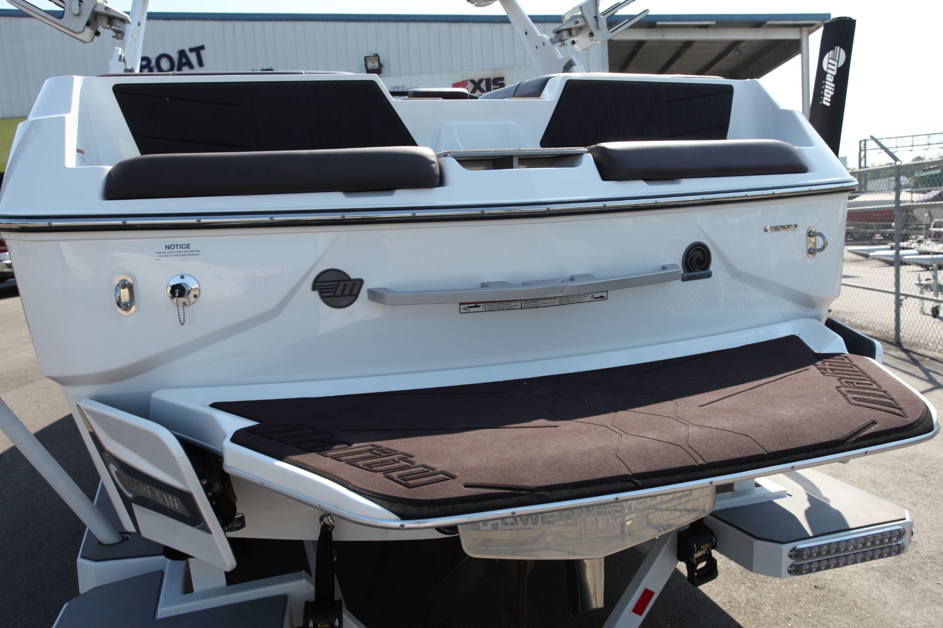  Malibu M220