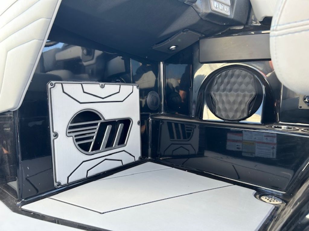 2025 Malibu Boats 25 LSV
