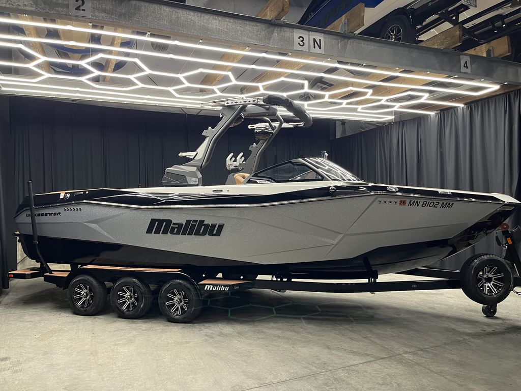 2024 Malibu Boats 26 LSV Icon