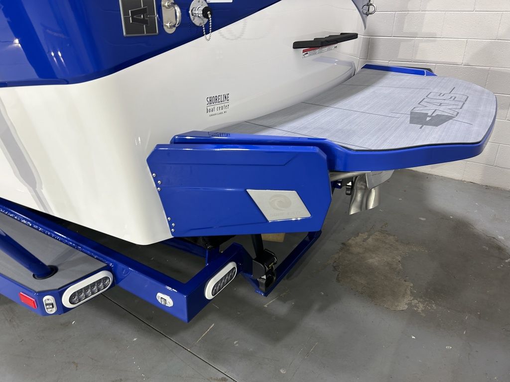 2024 Axis Wake Research T235 Icon