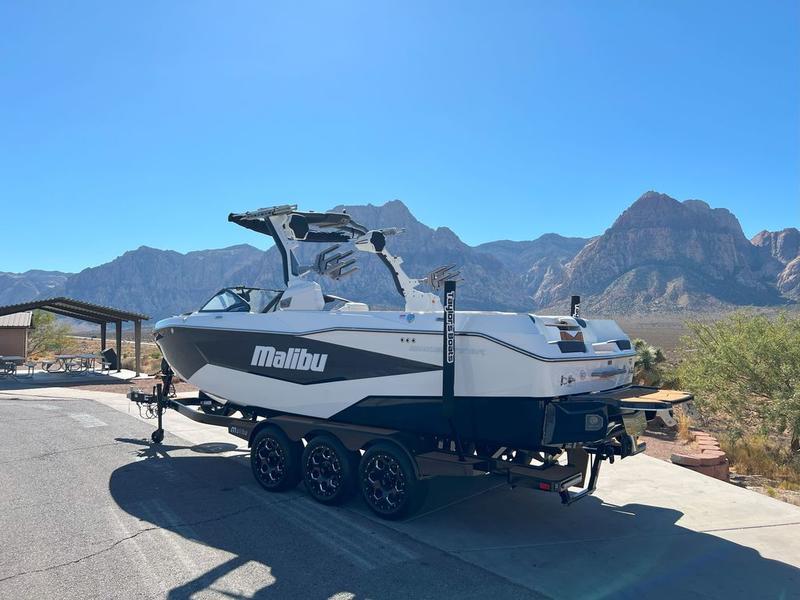 2025 Malibu 25 LSV
