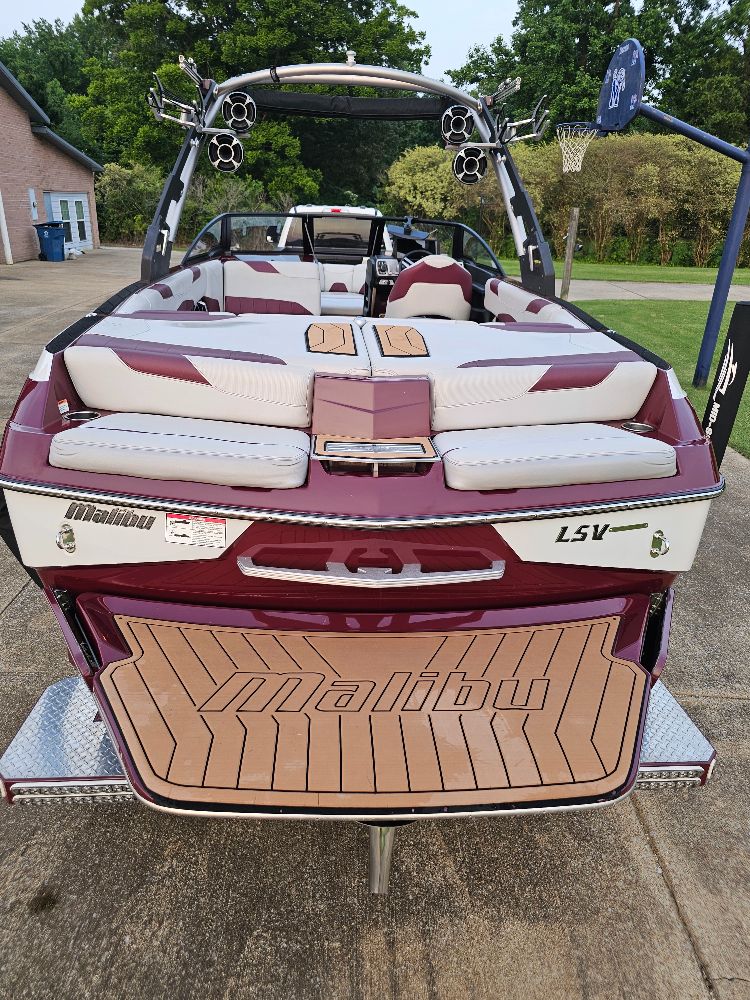 2018 Malibu 23 LSV