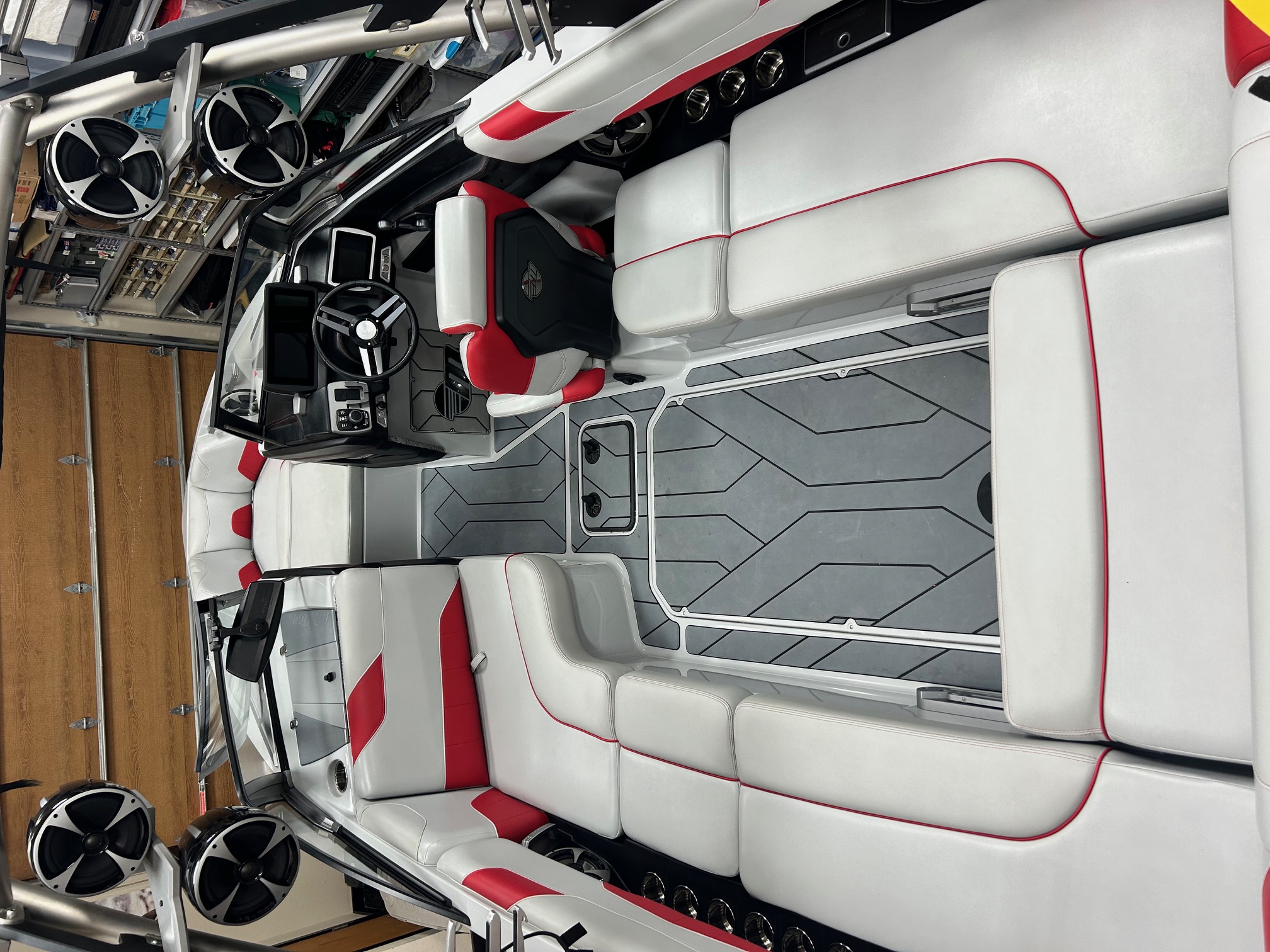2019 Malibu 23LSV Wakesetter