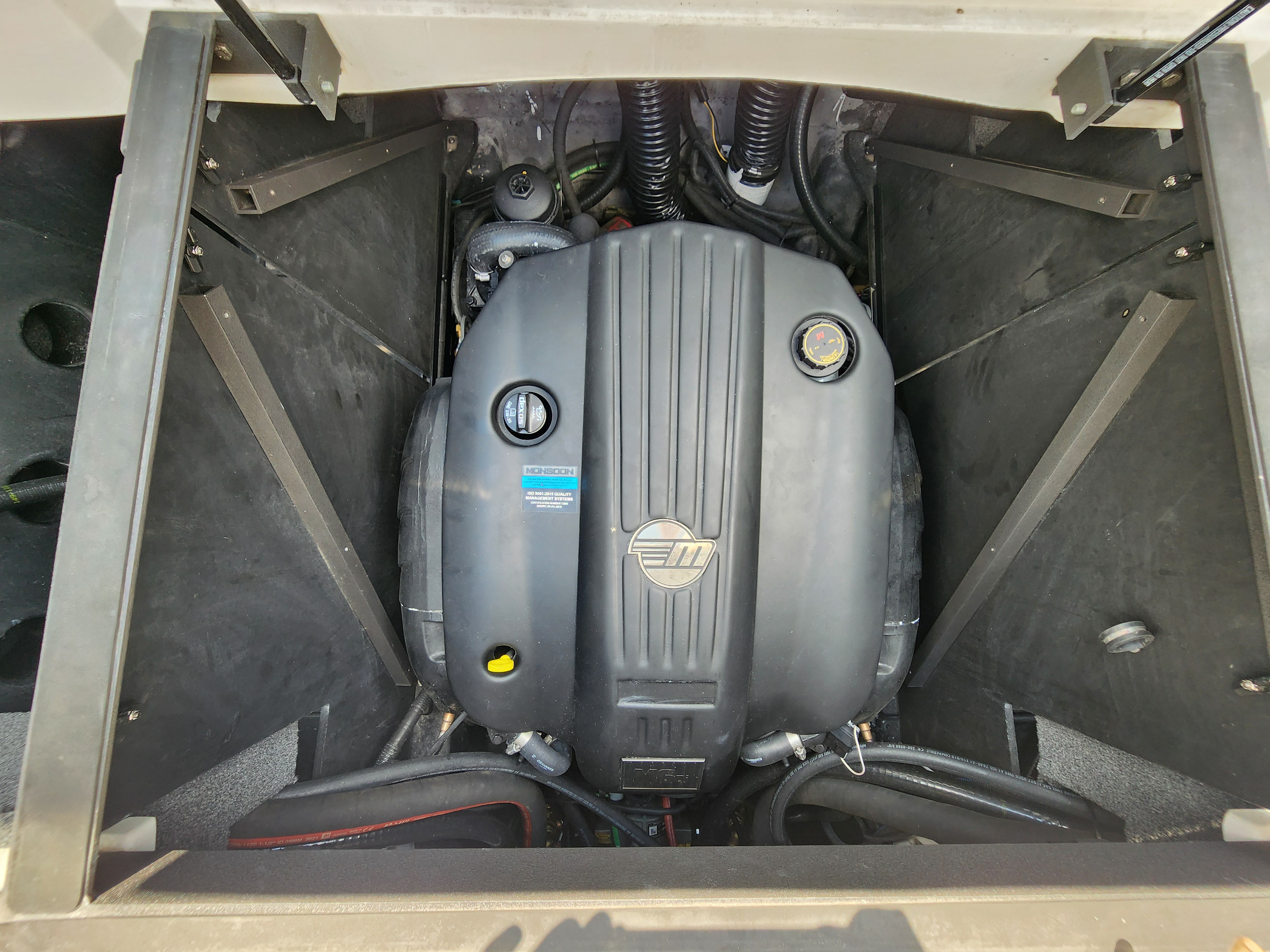 2022 Malibu M220 Icon