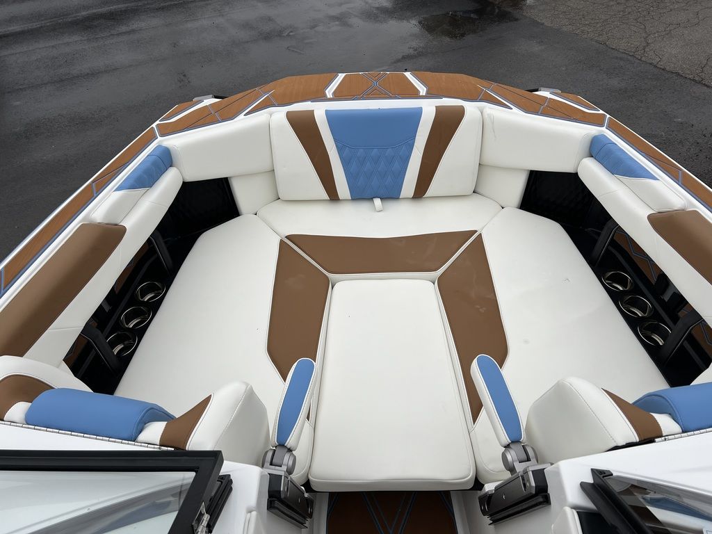 2025 Malibu Boats M230