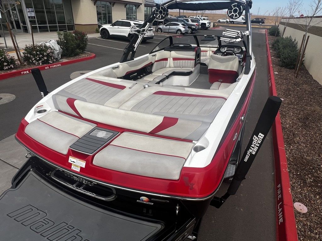 2014 Malibu Boats Wakesetter 24 MXZ
