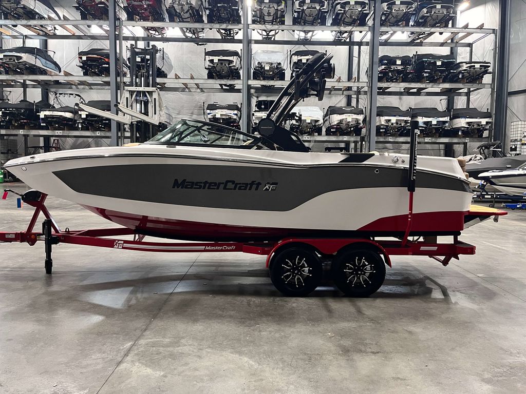 2025 MasterCraft XT22