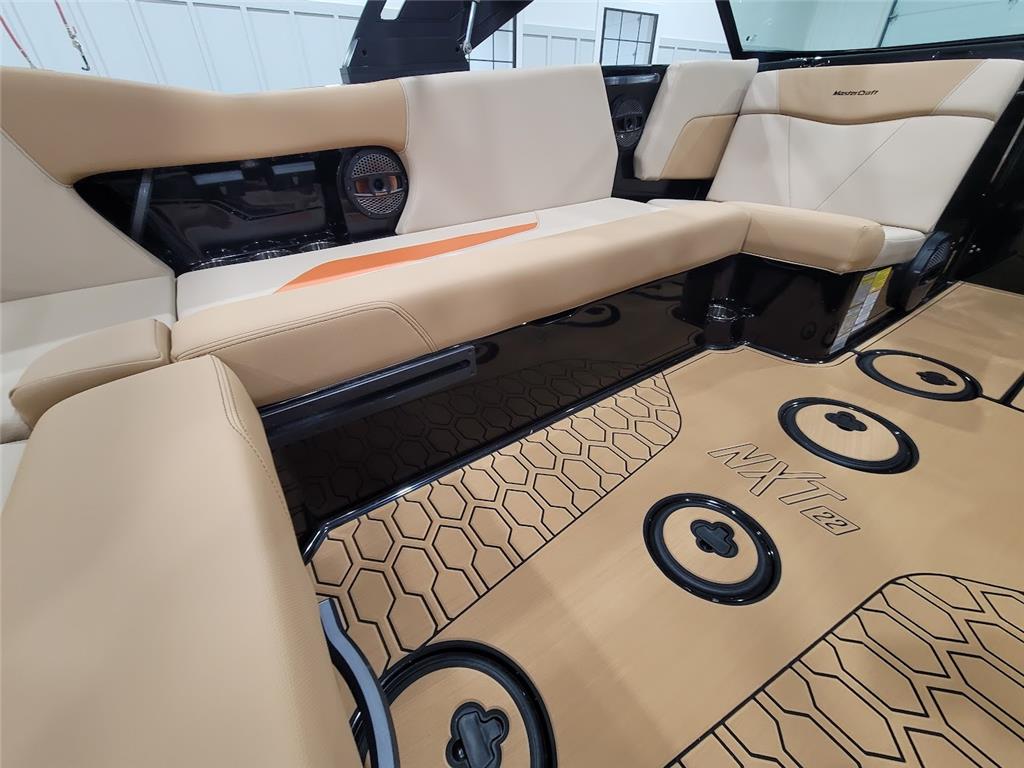boat.Title