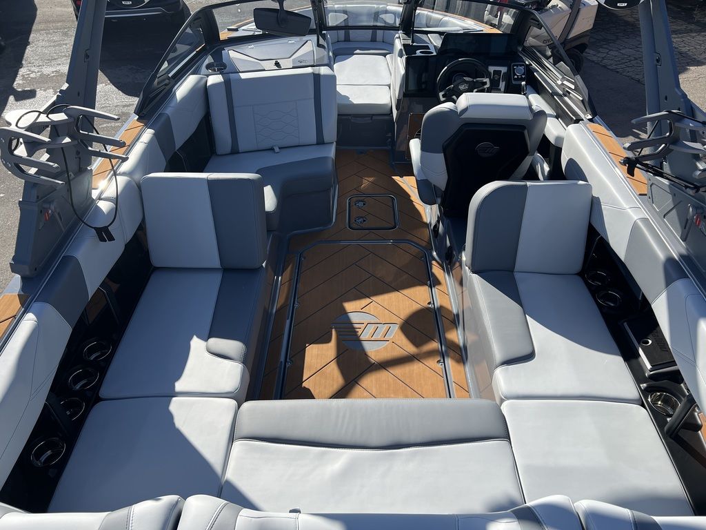 2025 Malibu Boats 23 LSV