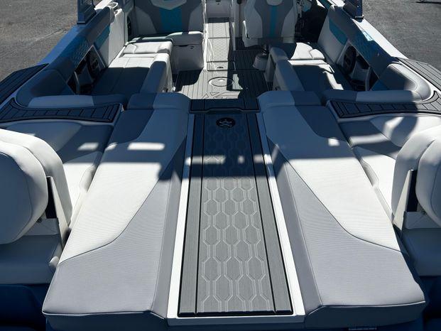 2024 MasterCraft XT25
