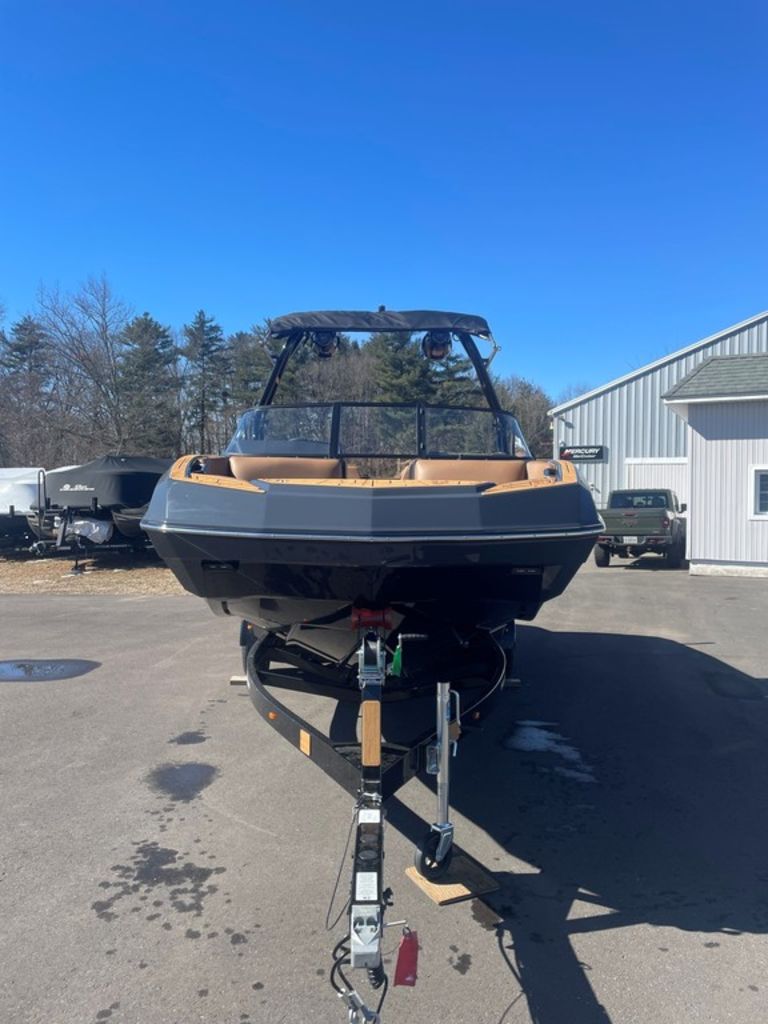 2025 MOOMBA Max