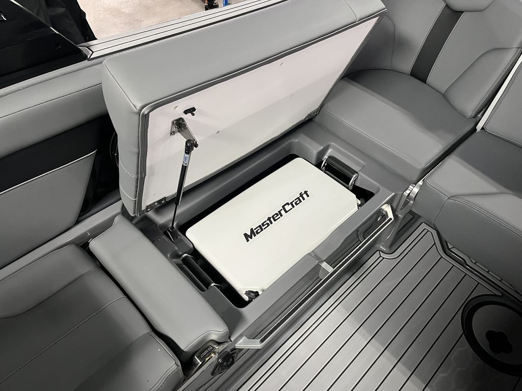2025 MasterCraft XT24