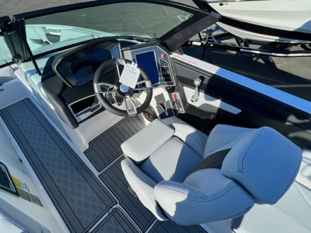 2024 Mastercraft XT24