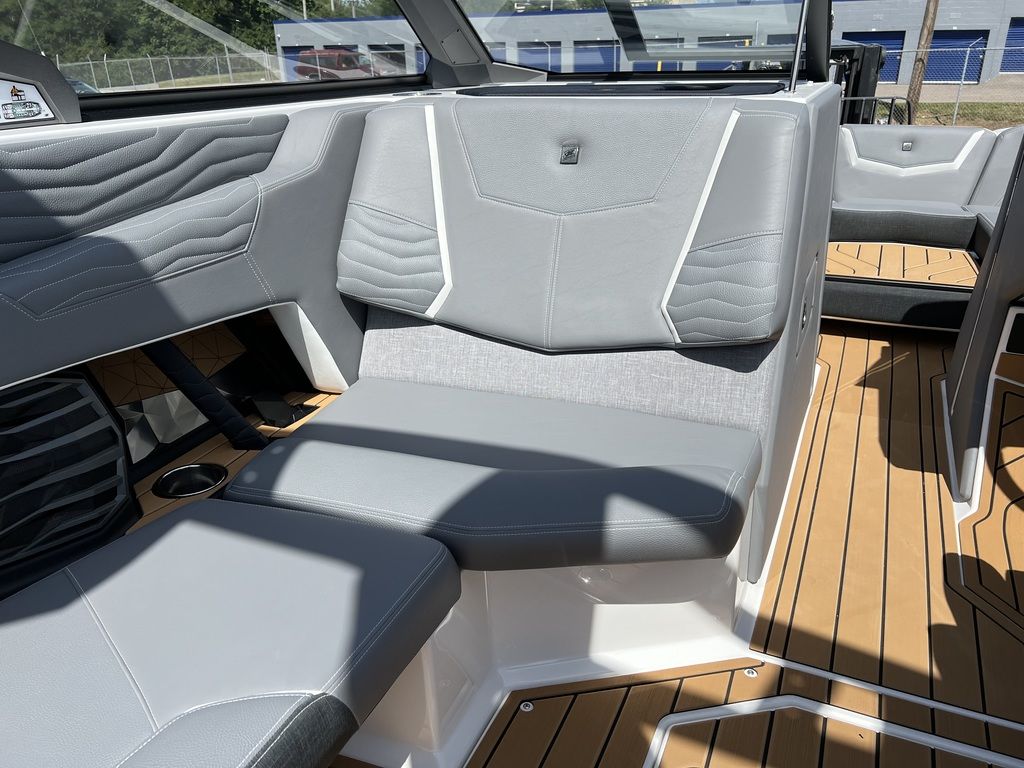 2025 Nautique G23