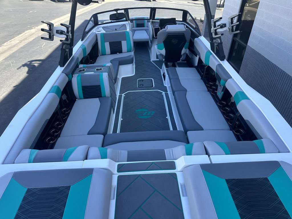 2023 Malibu Boats 26 LSV
