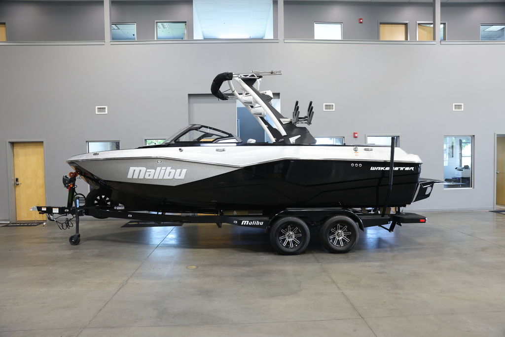 2024 Malibu Boats 22 LSV
