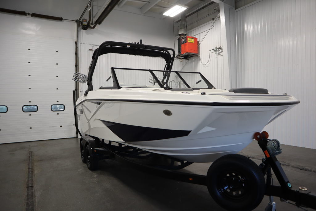 2024 Heyday Wake Boats H22