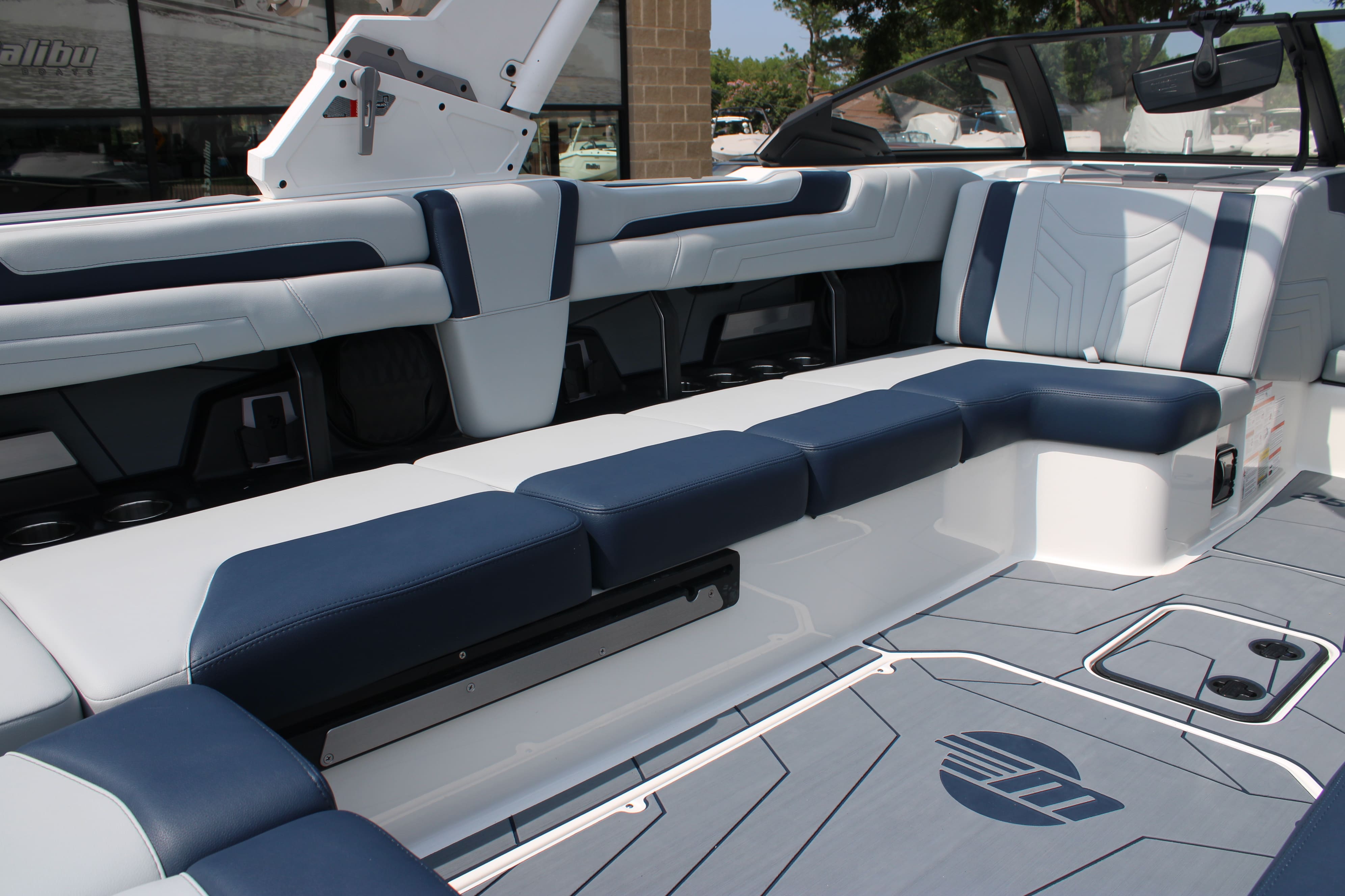 2025 Malibu 25 LSV