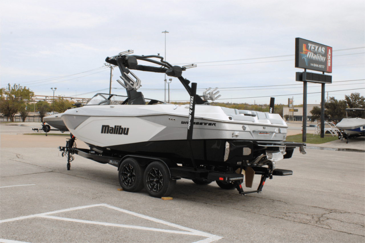 2025 Malibu 23 LSV