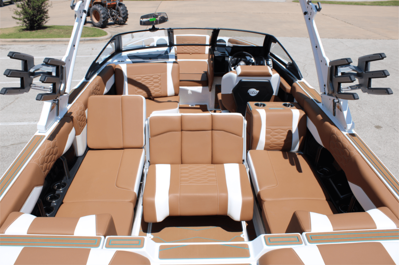 2025 Malibu 24 MXZ Icon