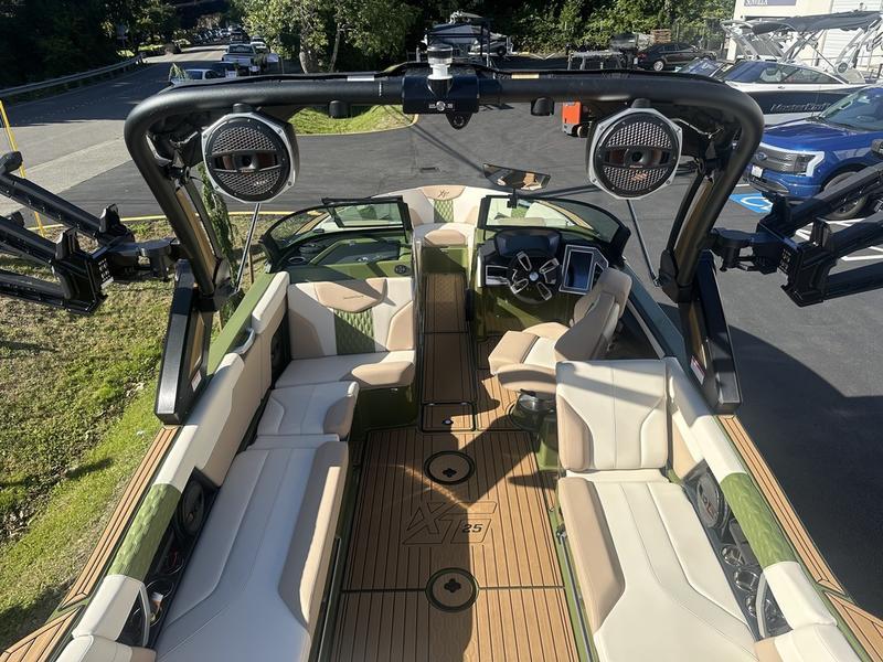 New 2024 MasterCraft XT25