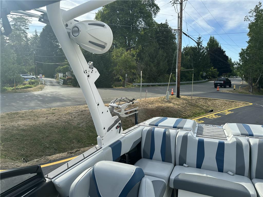 2023 Malibu 22 LSV WAKESETTER TB **Price Reduced**