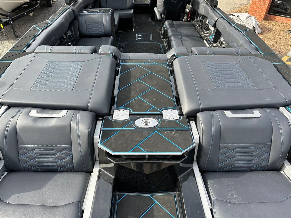 2023 Malibu Boats 26 LSV