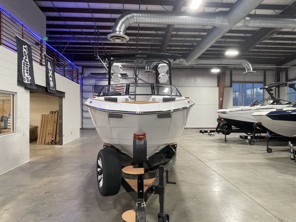 2025 Malibu Boats 26 LSV