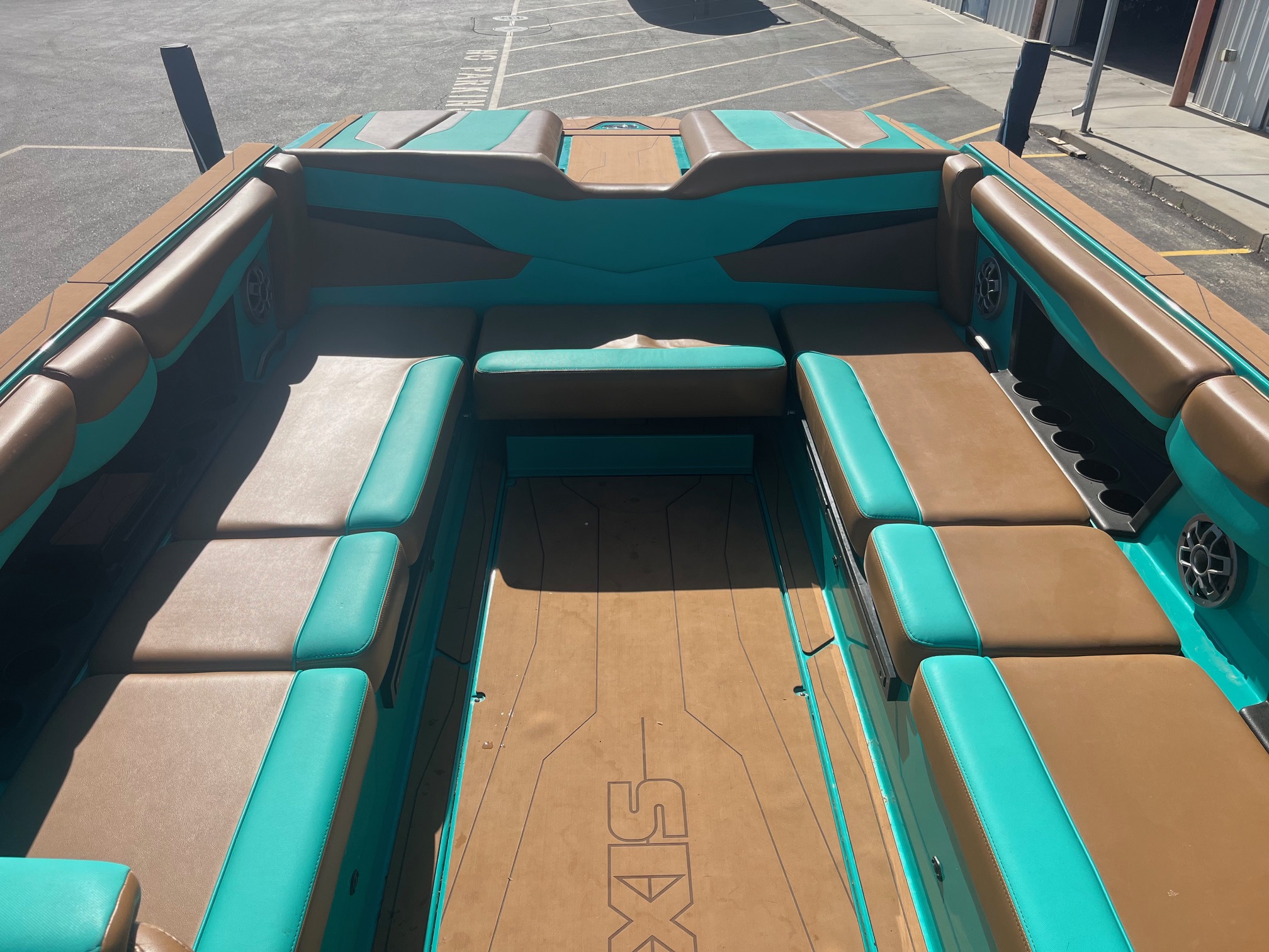 2023 Axis T250