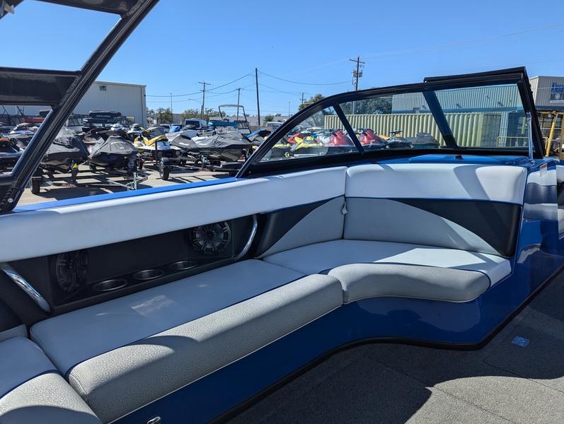 2015 Moomba Outback V