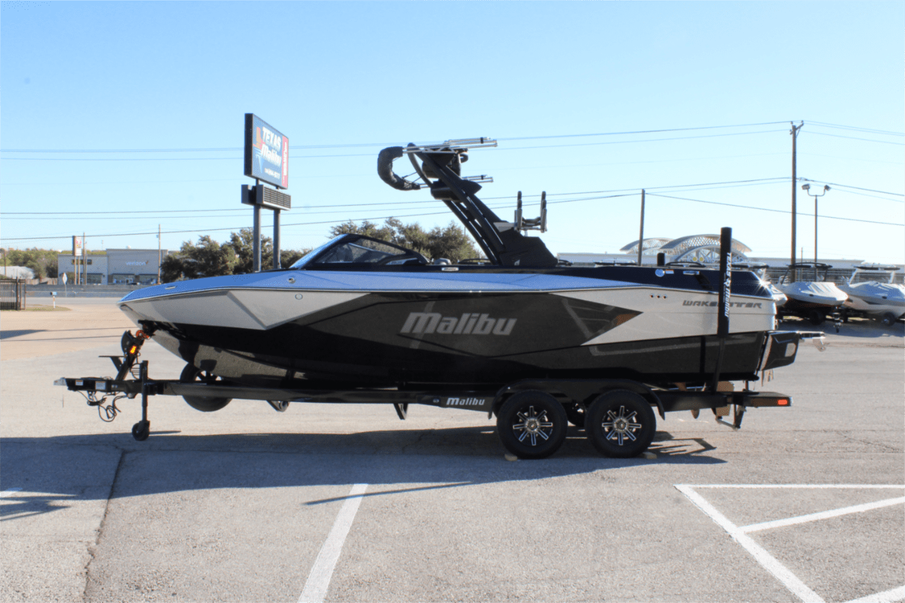 2025 Malibu 23 LSV