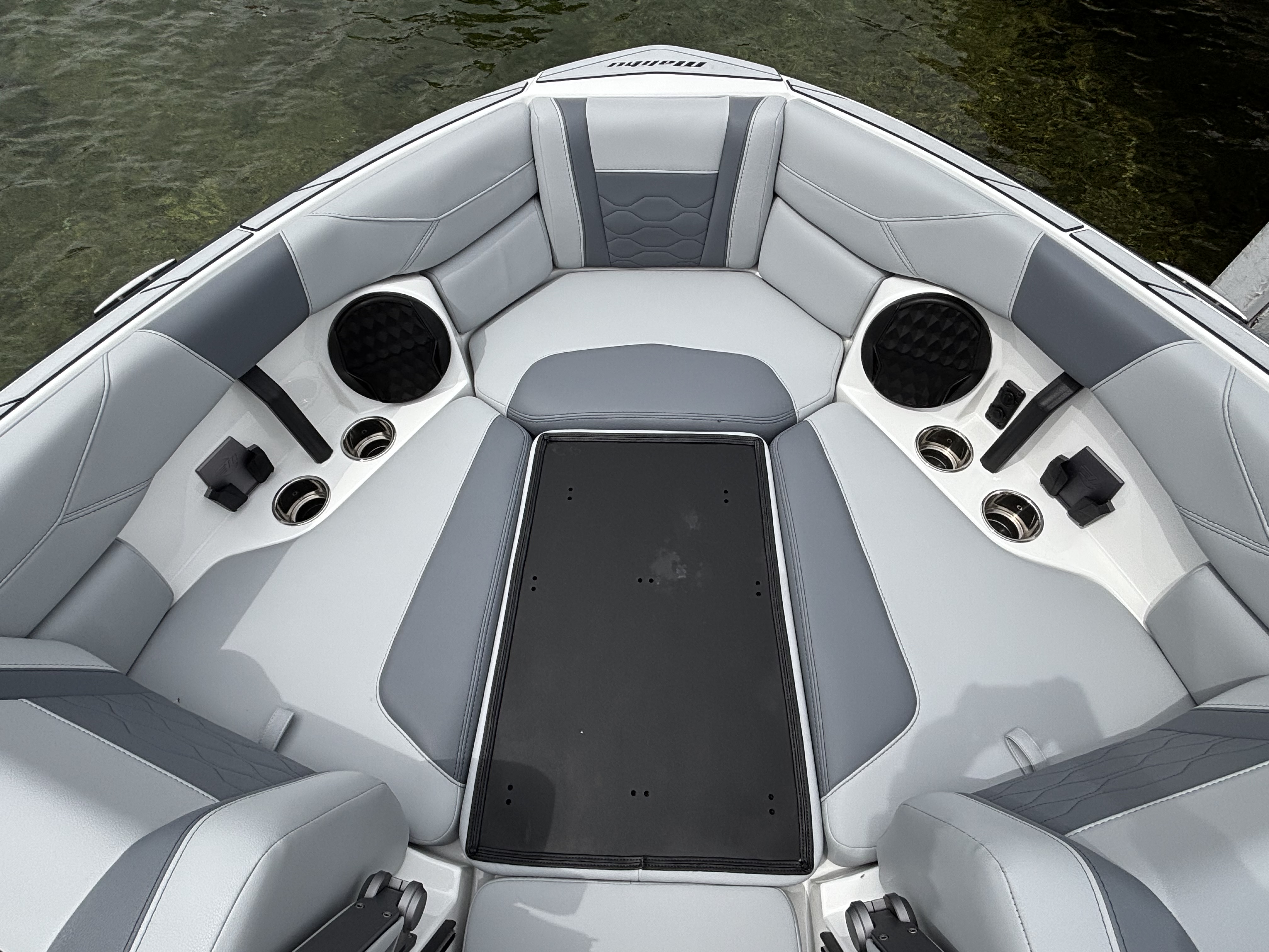 2024 Malibu 23 LSV