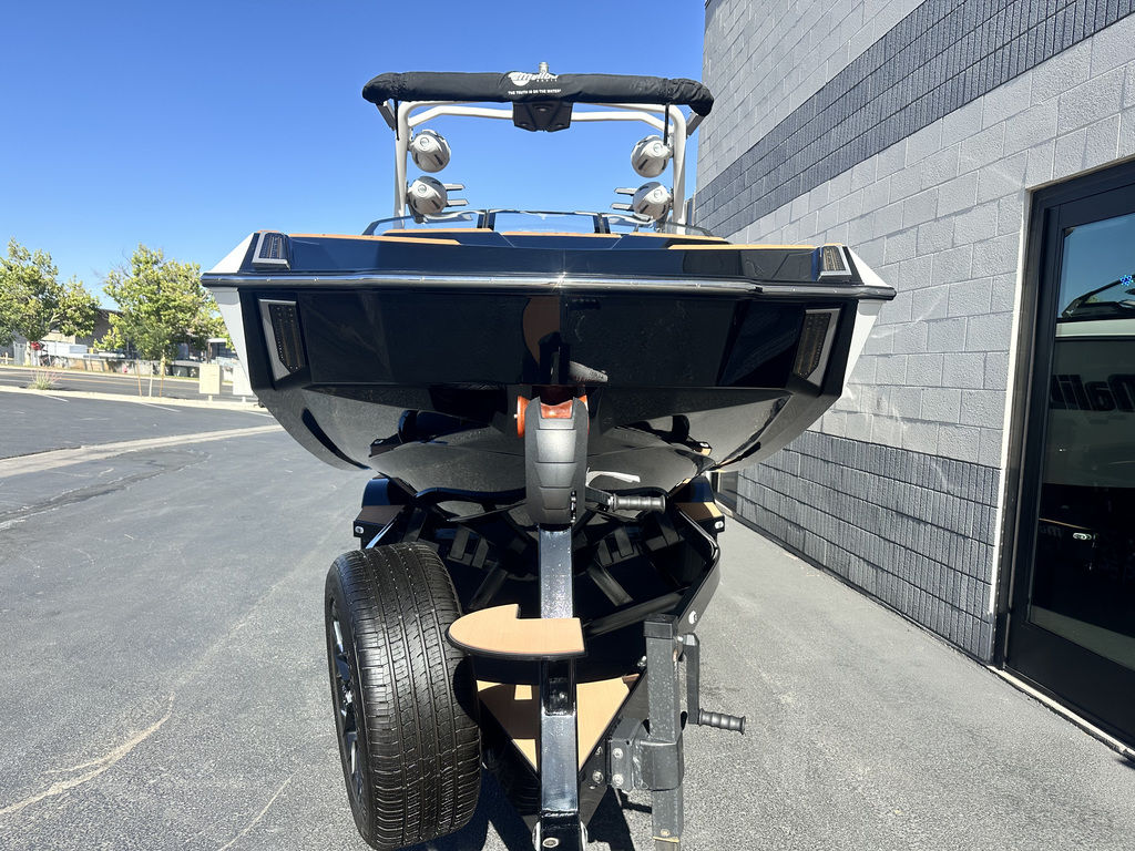 2025 Malibu Boats M242