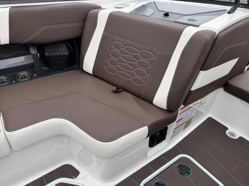 2025 Malibu 23 MXZ