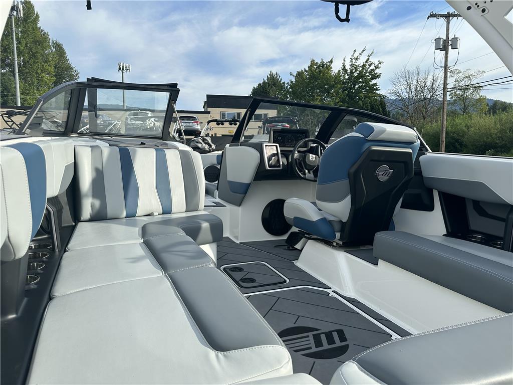 2023 Malibu 22 LSV WAKESETTER TB **Price Reduced**