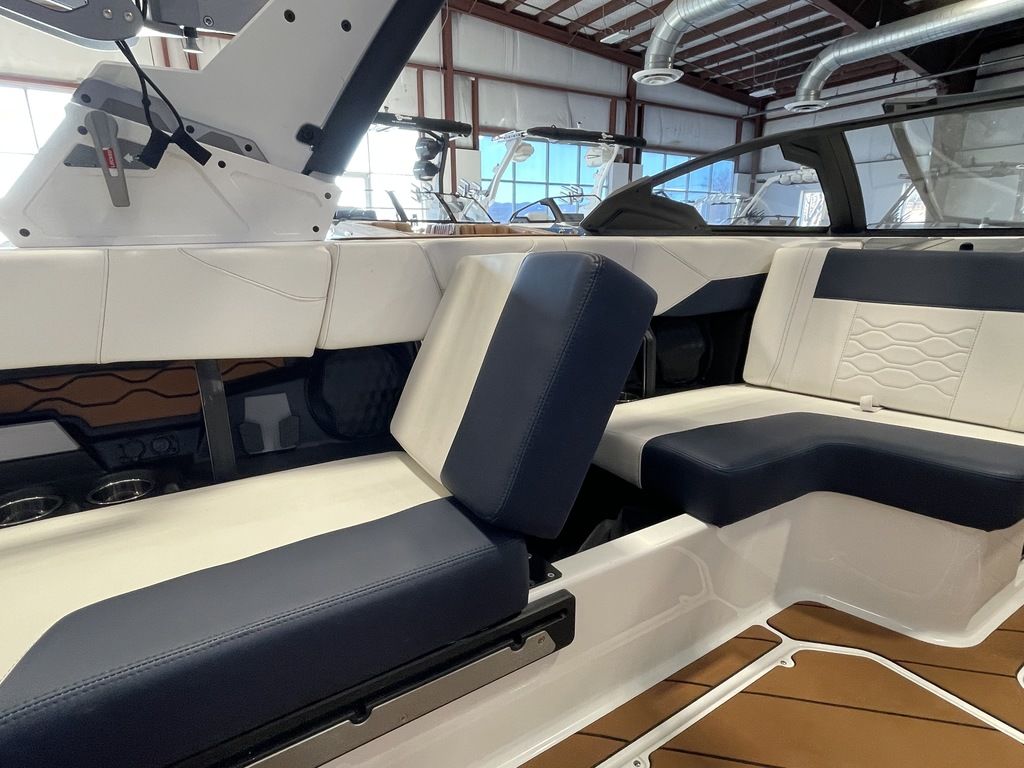 2025 Malibu Boats 23 LSV