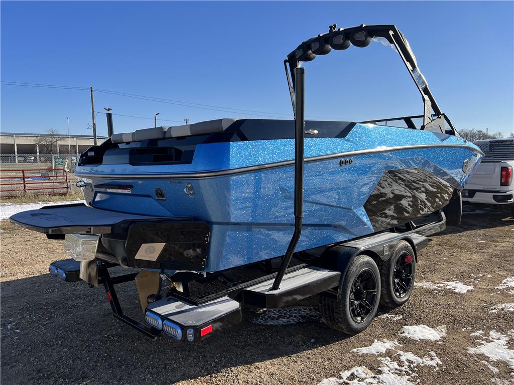 NEW 2024 AXIS A245 wake boat with M6DI motor and TRL