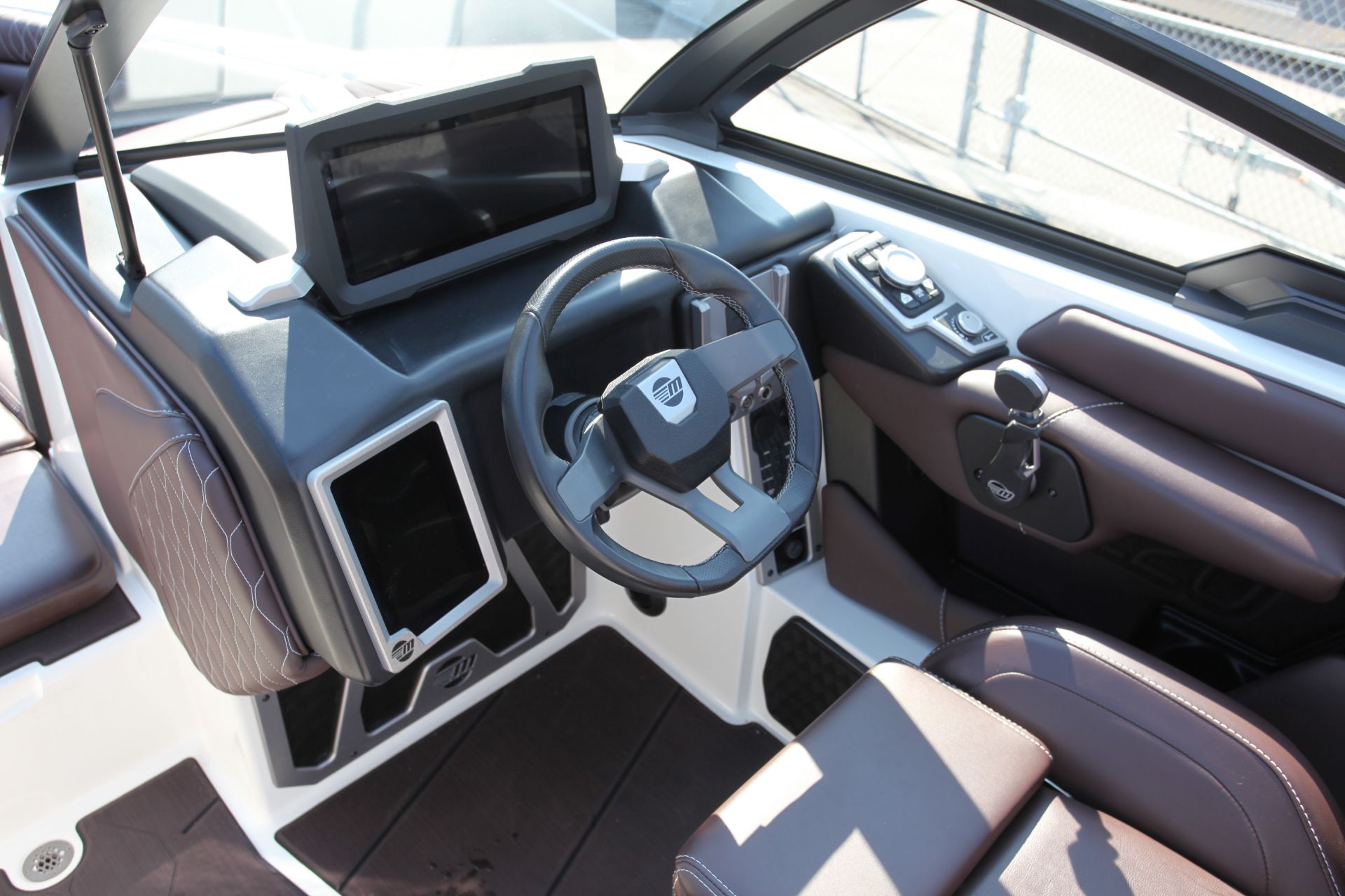 2021 Malibu M220
