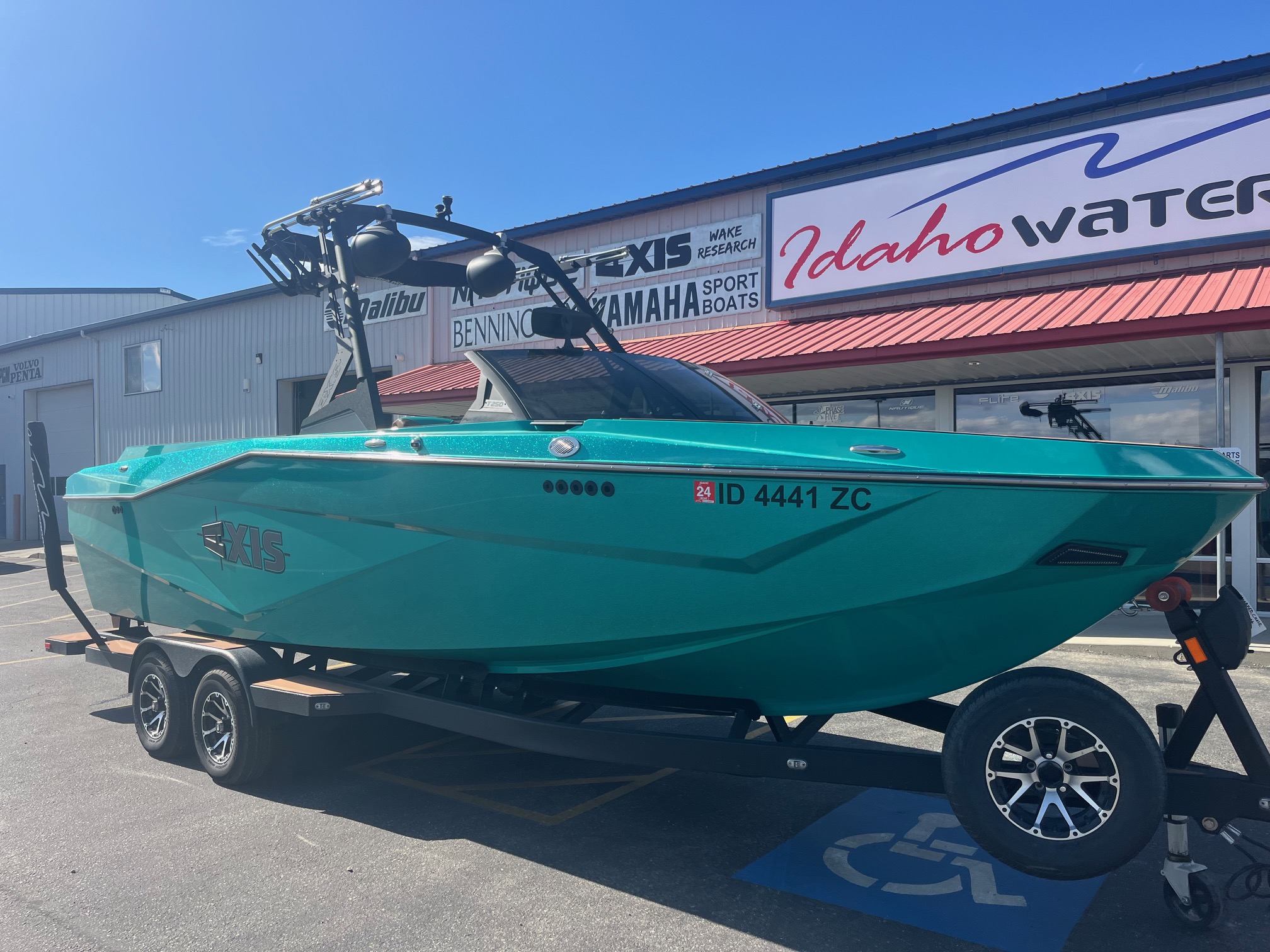 2023 Axis T250