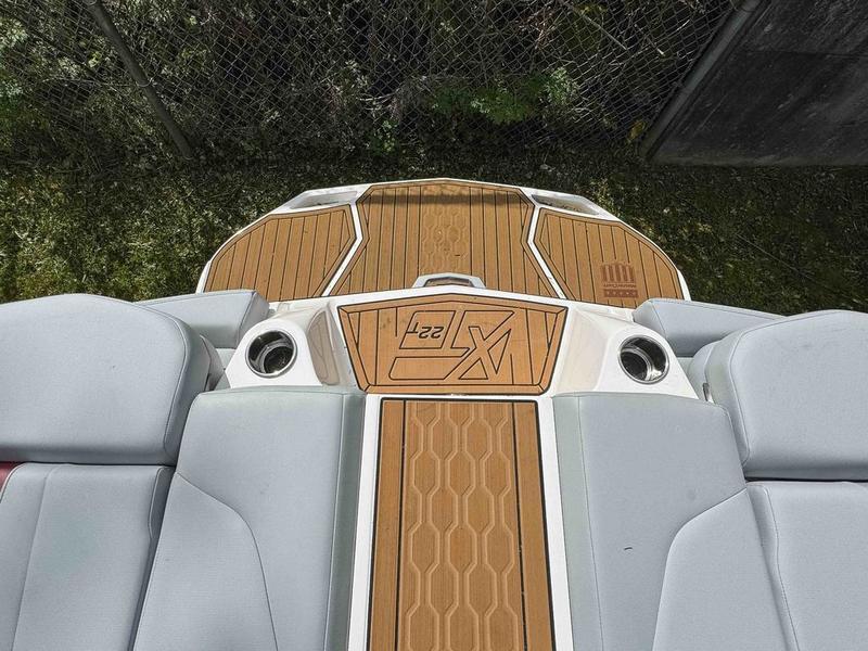 NEW 2024 MasterCraft XT22 T