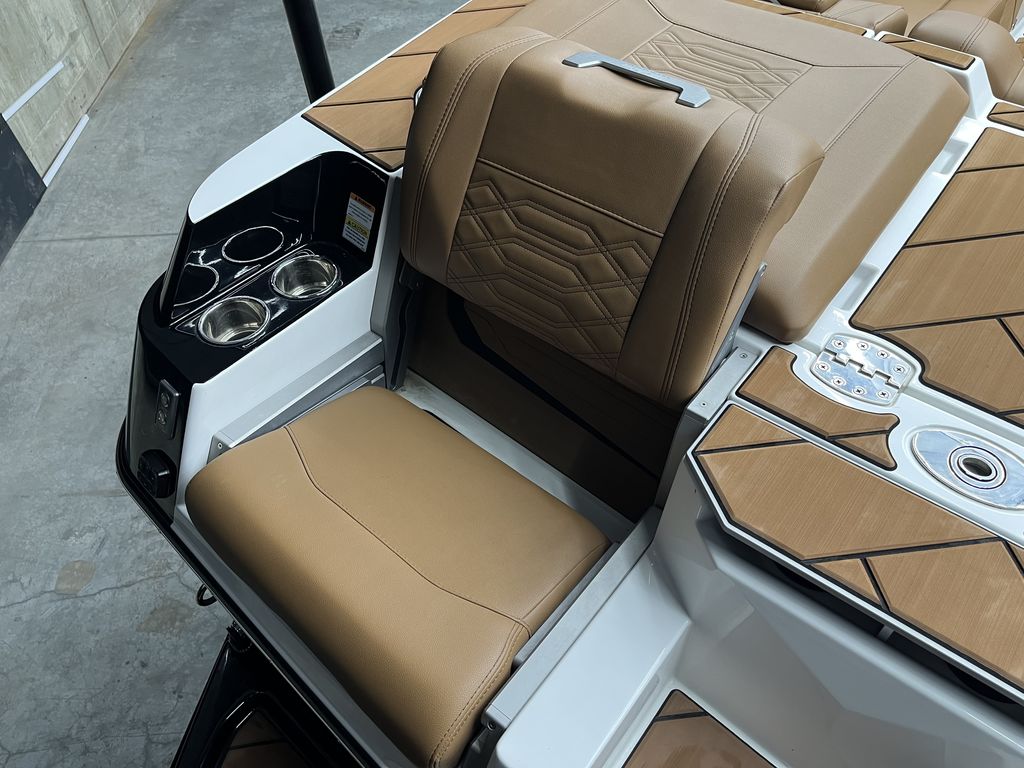 2024 Malibu Boats 26 LSV