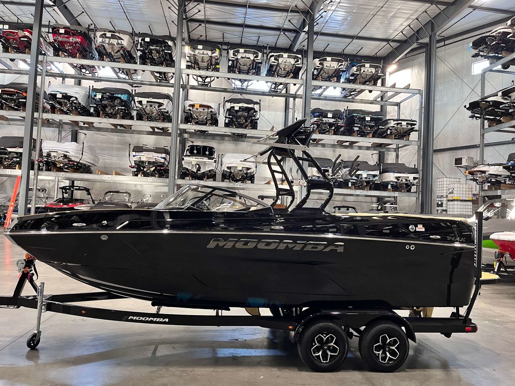 2025 MOOMBA Max