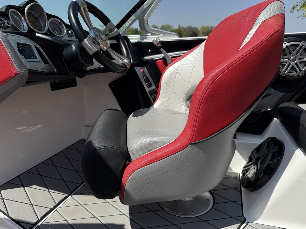 2014 Mastercraft X10 Gen2 surf and only 144 hours