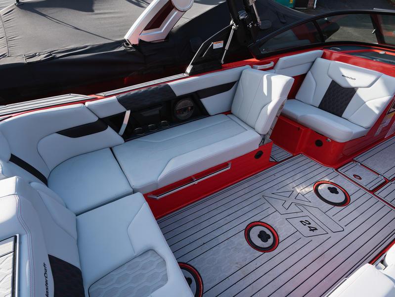 New 2024 MasterCraft XT24