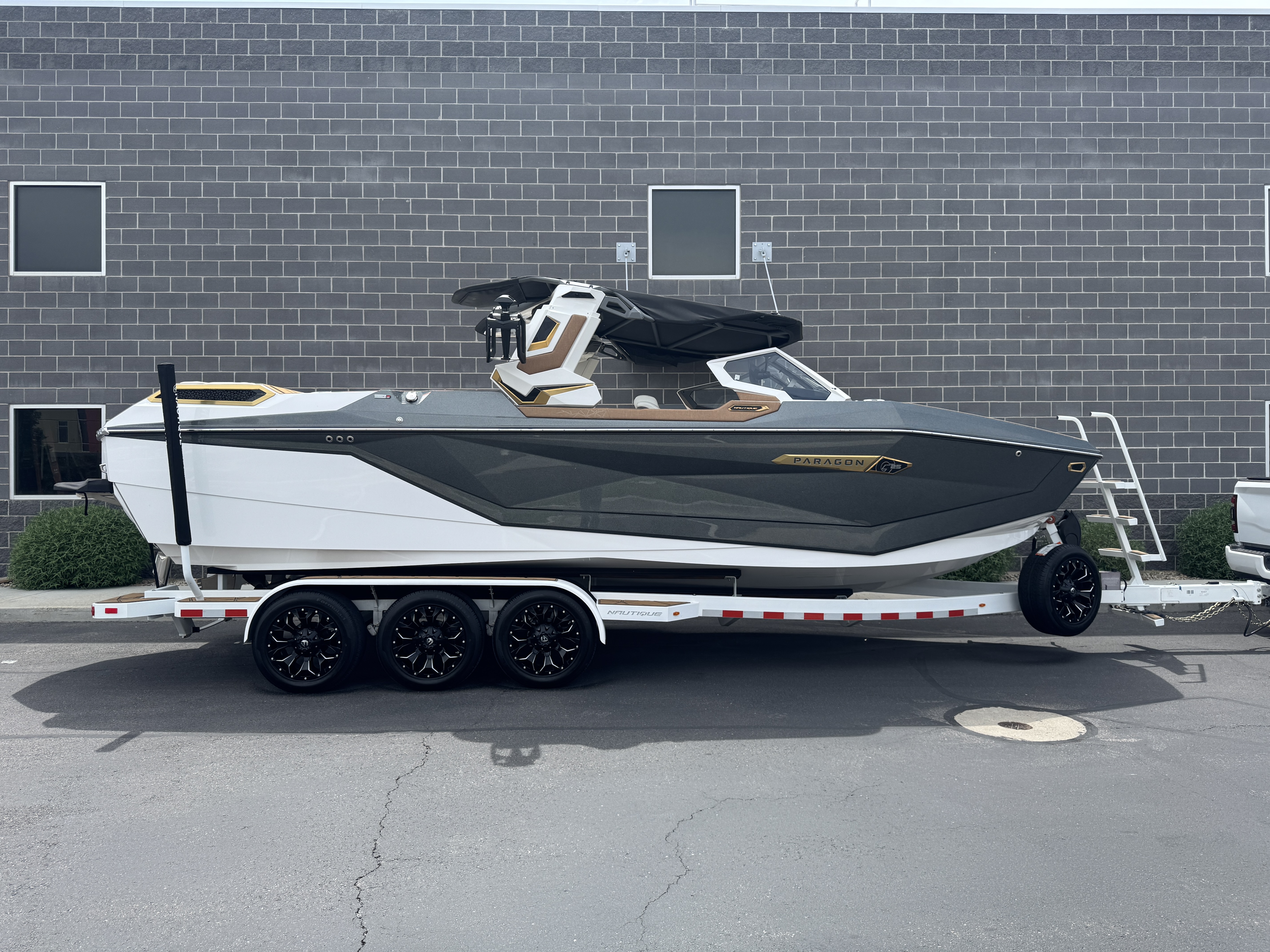 2025 Nautique G25 Paragon Low hours - Loaded - Liquid lumens 